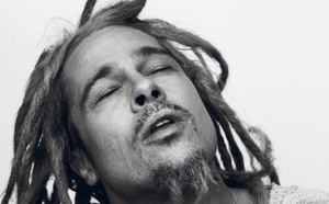 People : Brad Pitt pose avec des dreadlocks