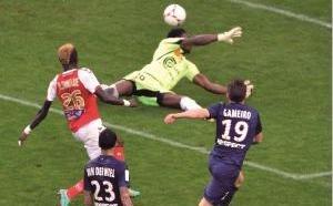 Le PSG prend provisoirement : les commandesde la Ligue 1