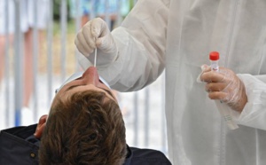 Tests antigéniques, une solution à l'engorgement des laboratoires ?