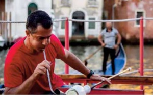 Sur les eaux du Grand Canal à Venise, le verre de Murano fait sa pub