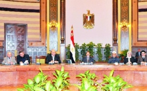 Mohamed Morsi acculé à la défensive annule le décret contesté : Le Président égyptien maintient son référendum sur la Constitution