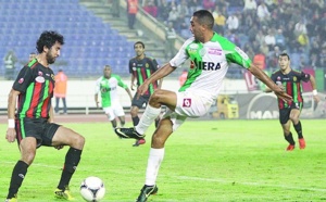 L’ASFAR et le Raja se neutralisent en une mise à jour gâchée par l’arbitrage et le hooliganisme : Le WAC et le MAS à l’affût en l’absence du leader et de son poursuivant