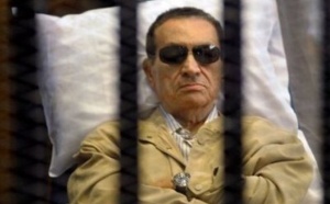 L'ancien président Moubarak souffre de côtes fracturées