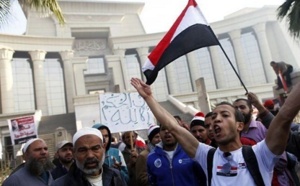 Morsi  reste optimiste devant la crise : Chute de la livre égyptienne