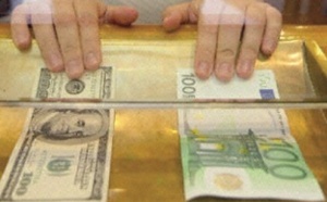 Dans l’attente des indices de la BCE et la Fed, l’euro perd du terrain face au dollar