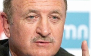 Scolari laisse la porte ouverte au rappel de Ronaldinho et Kaka