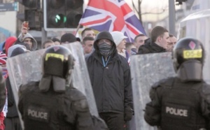 Affrontements entre unionistes et nationalistes à Belfast