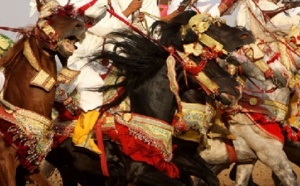 Spectacle de fantasia haut en couleur au Moussem d’Assa