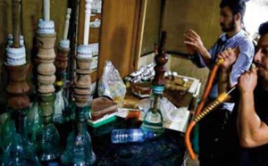 Dans le sud irakien, le narguilé, c’est l’ affaire des ébénistes