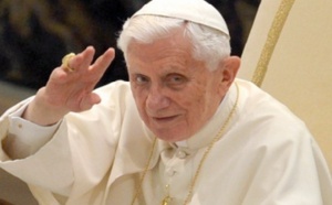 Le pape Benoît XVI renonce