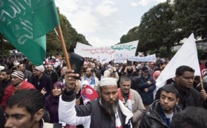 Les islamistes tunisiens promettent de rester au pouvoir