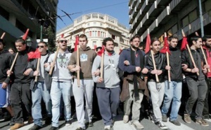 Des dizaines de milliers de Grecs dénoncent l'austérité
