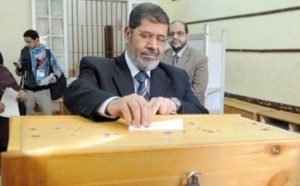 Morsi fixe les législatives pour fin avril en Egypte
