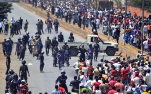 Une manifestation pour  la démocratie dégénère  en affrontements à Conakry