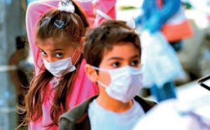 Dans sa mutation, la Covid-19 affecte jeunes et moins jeunes