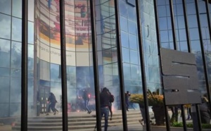 Des supporters furieux du Mouloudia d'Alger vandalisent le siège du sponsor du club