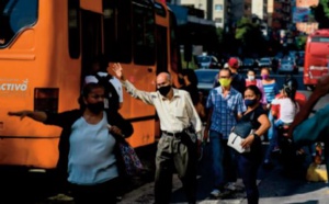 Dans un Venezuela en crise, les autobus se transforment en bureaux de change