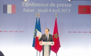 Au pas de charge,  François Hollande rencontre la presse et refuse que la France s’érige en arbitre