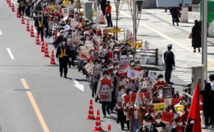 Des milliers de Birmans dans les rues