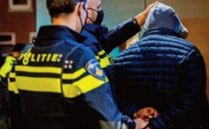Quatre mois de prison pour un Danois qui a toussé sur des policiers en criant “ corona ”
