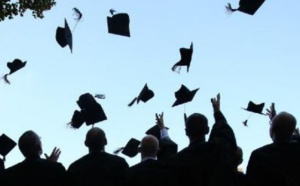 Doctorat et activité professionnelle: Une ambition louable confrontée à un équilibre précaire