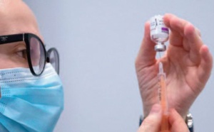Le vaccin d’AstraZeneca efficace contre le variant britannique