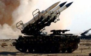 Bombardements aériens et tirs de roquettes contre des insurgés par l’armée syrienne