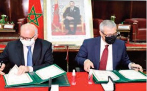 Signature d' une convention de partenariat entre le ministère de la Justice et la CNDP