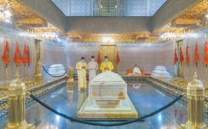 Amir Al Mouminine se recueille sur la tombe de Feu S.M Mohammed V