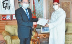 De nouveaux ambassadeurs présentent les copies figurées de leurs lettres de créance