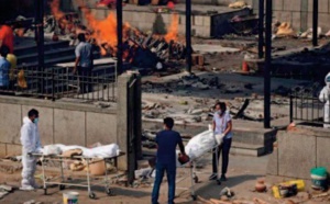 L'aide internationale afflue en Inde, les mesures sanitaires allégées en France et en Grèce