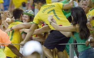 Reportage : Les supporters entre amour du foot et conscience sociale