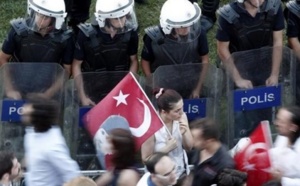 L’Europe demande à Ankara de sanctionner les violences policières