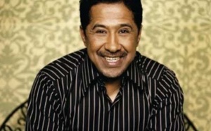 Cheb Khaled enflamme la foule à Mdiq et reçoit le «Ribab d’or»