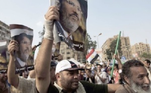 Appels à manifester des adversaires et des partisans de Morsi