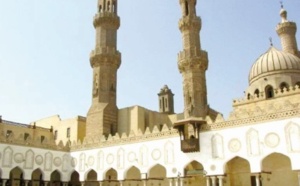 La Mosquée Al-Azhar du Caire : Célèbre foyer d’enseignement traditionnel La Mosquée Al-Azhar du Caire : Célèbre foyer d’enseignement traditionnel