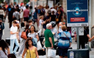 Paris tombe le masque en extérieur