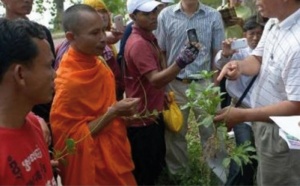 Au Cambodge, le métier de  guérisseur s'apprend dans une école