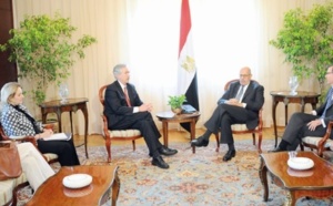 Navettes diplomatiques au Caire pour résoudre la crise