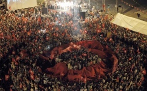 L'opposition manifeste en masse à Tunis