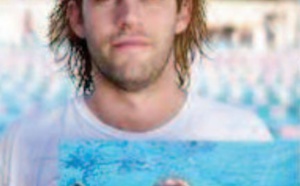 Le bébé en couverture de “Nevermind” de Nirvana porte plainte contre le groupe