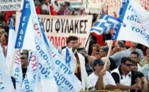 Grèves et manifestations se poursuivent en Grèce