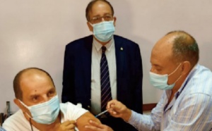 Des médecins et professionnels de santé reçoivent la 3ème dose du vaccin anti-Covid