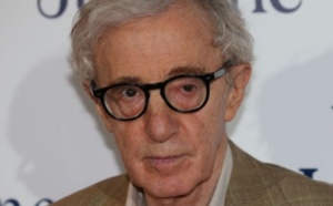 Woody Allen refuse les messages anti-tabac indiens et retire “Blue Jasmine”