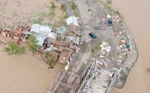 Opérations de secours difficiles aux Philippines