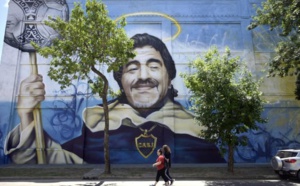 Maradona, un an après: Pendant les hommages, les procédures continuent