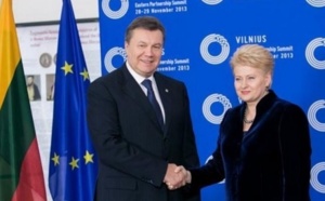 Viktor Ianoukovitch promet de rapprocher Ukraine et UE