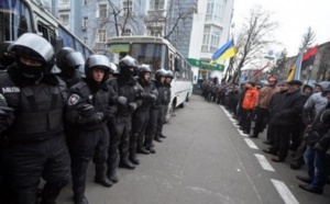 Tension en Ukraine après le rapprochement avec la Russie