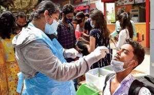 Traumatisée par la dernière vague de Covid, l'Inde prend les devants pour vaincre la menace Omicron