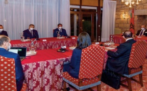 Sa Majesté le Roi préside une séance de travail consacrée à la nouvelle charte de l’investissement